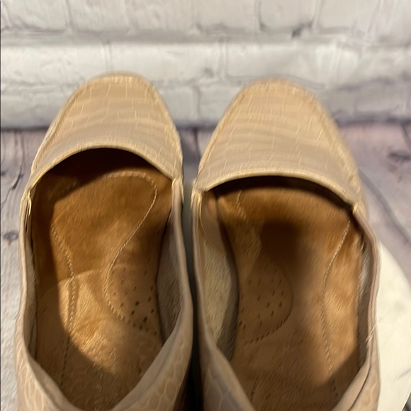 Easy Spirit “Seabides” Croc-Embossed Beige Loafers Sz 9.5 - Picture 6 of 11